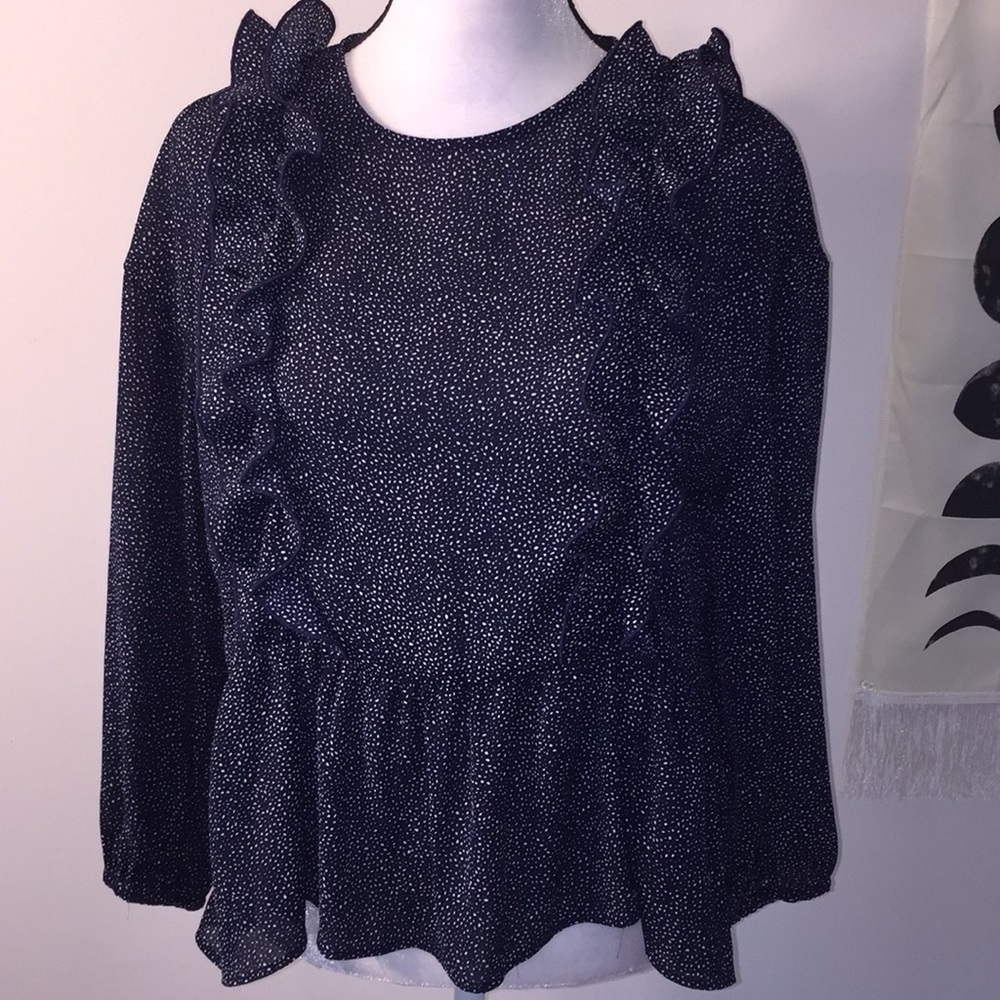 🌸 H & M Navy blue white polka dot top.…